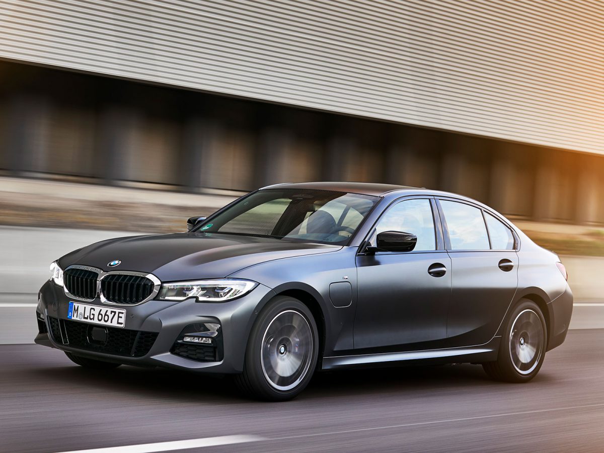 P90359927 highRes bmw 320e sedan 01 20