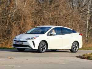 Toyota Prius 1,8 Hybrid E-four Lounge