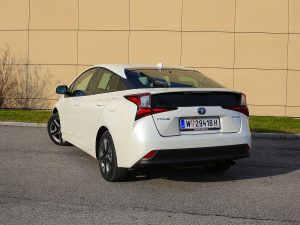 Toyota Prius 1,8 Hybrid E-four Lounge