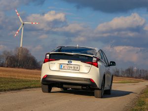 Toyota Prius 1,8 Hybrid E-four Lounge