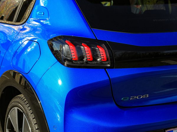 Peugeot e-208 GT
