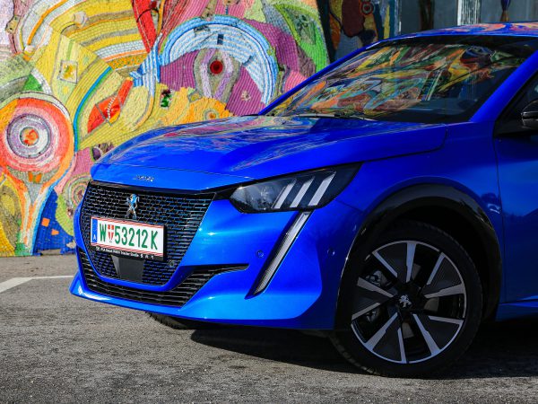 Peugeot e-208 GT