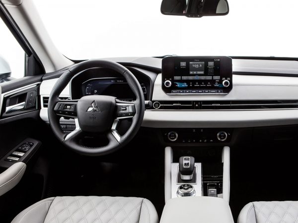 Mitsubishi Outlander 2021 04