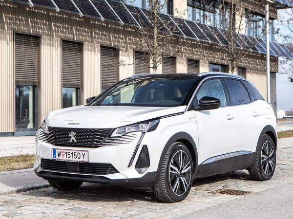 Peugeot 3008 Hybrid 4 Februar 2021 210205 H H6940