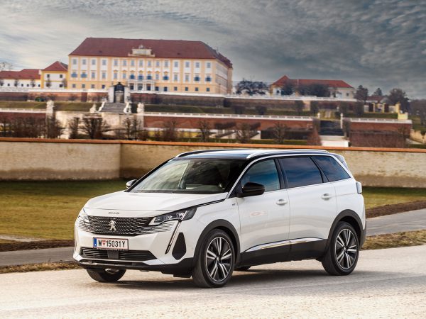 Peugeot 5008 Diesel und Peugeot 3008Hybrid4 Februar 2021 454