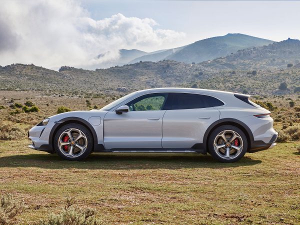 Porsche Taycan Cross Turismo 2021 02