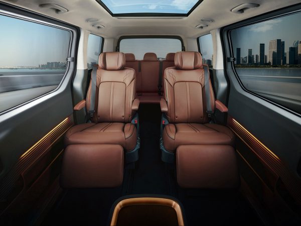 Hyundai Staria Premiere 2021 04