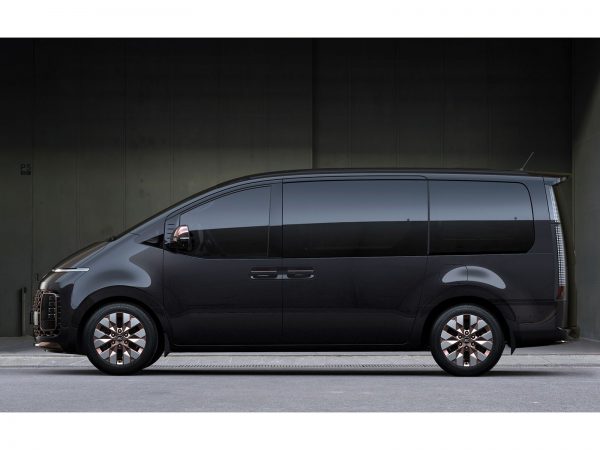 Hyundai Staria Premiere 2021 06