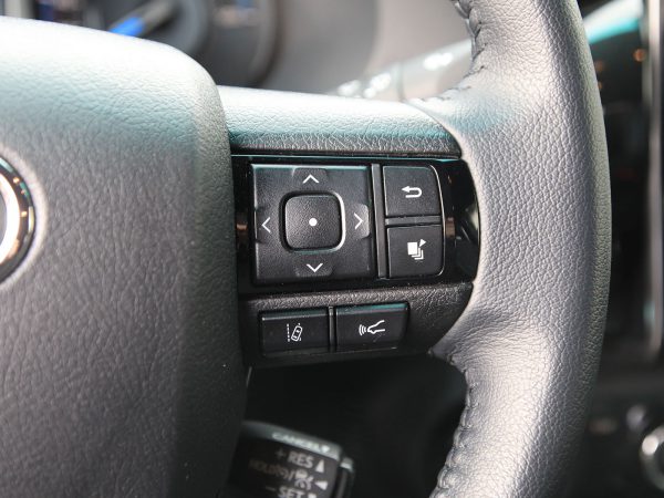 Toyota Hilux 2,8D-4D DC 4WD Invincible AT