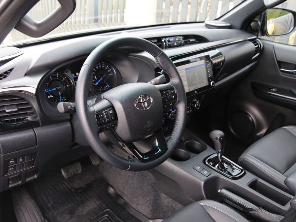 Toyota Hilux 2,8D-4D DC 4WD Invincible AT