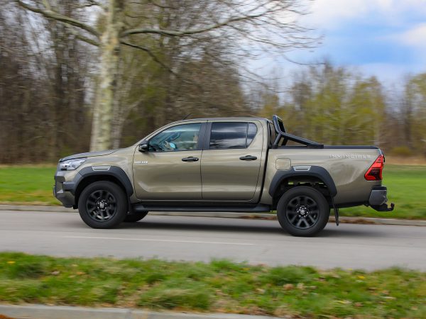 Toyota Hilux 2,8D-4D DC 4WD Invincible AT
