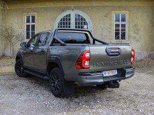 Toyota Hilux 2,8D-4D DC 4WD Invincible AT