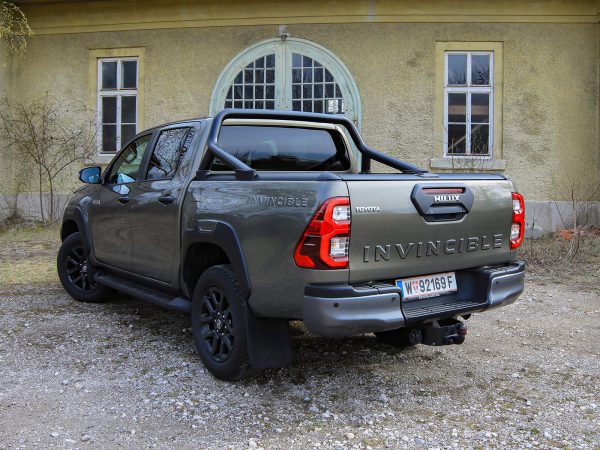 Toyota Hilux 2,8D-4D DC 4WD Invincible AT