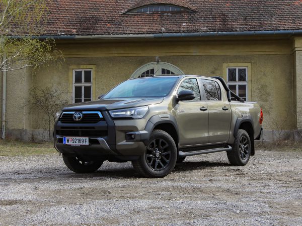 Toyota Hilux 2,8D-4D DC 4WD Invincible AT
