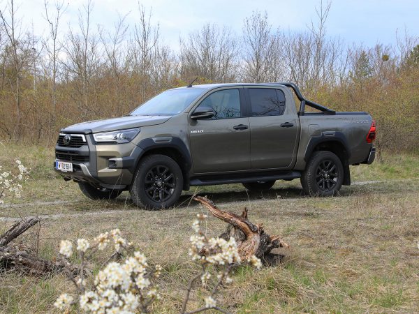 Toyota Hilux 2,8D-4D DC 4WD Invincible AT