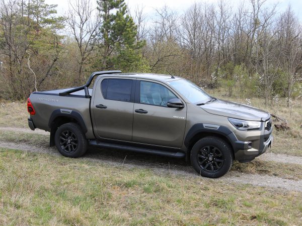 Toyota Hilux 2,8D-4D DC 4WD Invincible AT