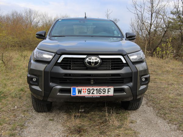 Toyota Hilux 2,8D-4D DC 4WD Invincible AT