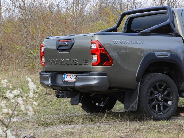 Toyota Hilux 2,8D-4D DC 4WD Invincible AT