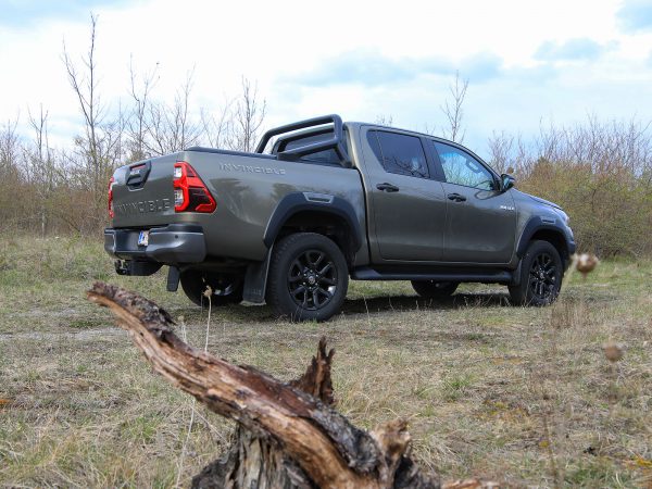 Toyota Hilux 2,8D-4D DC 4WD Invincible AT