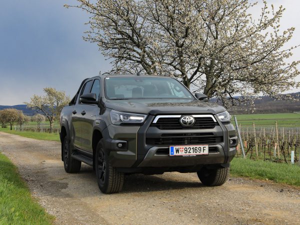 Toyota Hilux 2,8D-4D DC 4WD Invincible AT