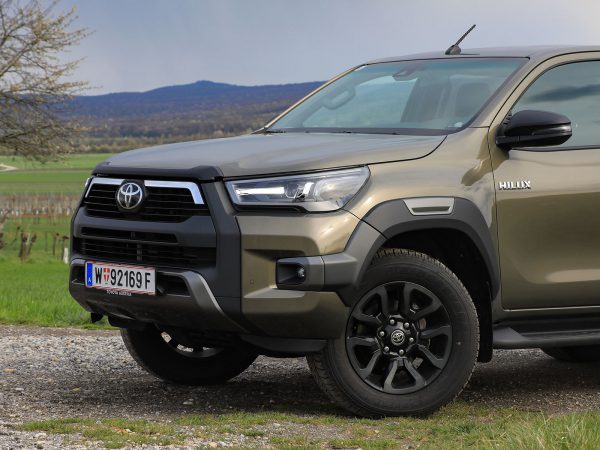 Toyota Hilux 2,8D-4D DC 4WD Invincible AT
