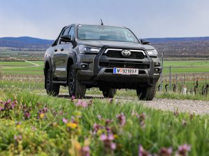 Toyota Hilux 2,8D-4D DC 4WD Invincible AT