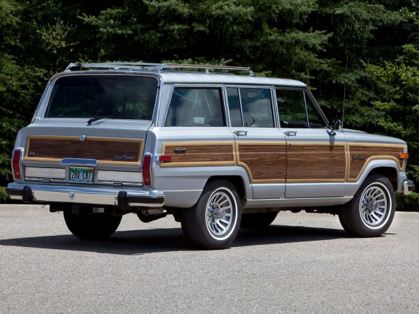 1989 Jeep Grand Wagoneer 02