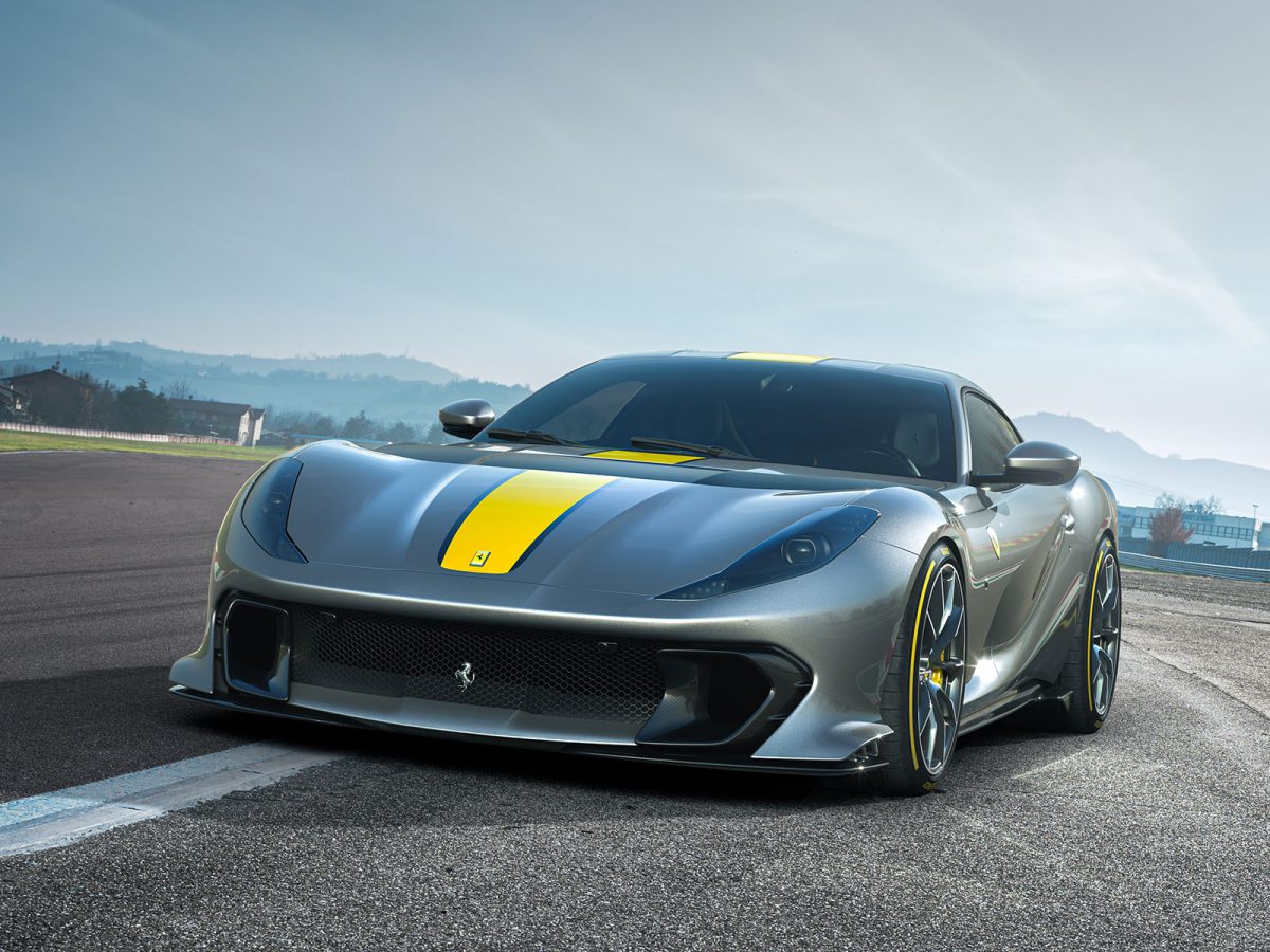 Ferrari 812 Competizione 2021 01