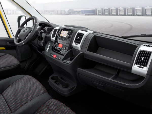Opel Movano 2021 04