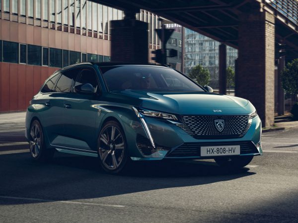 Peugeot 308 SW 2021 01