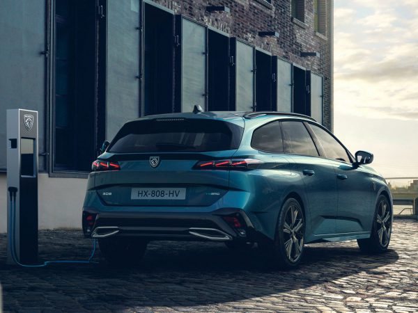 Peugeot 308 SW 2021 06