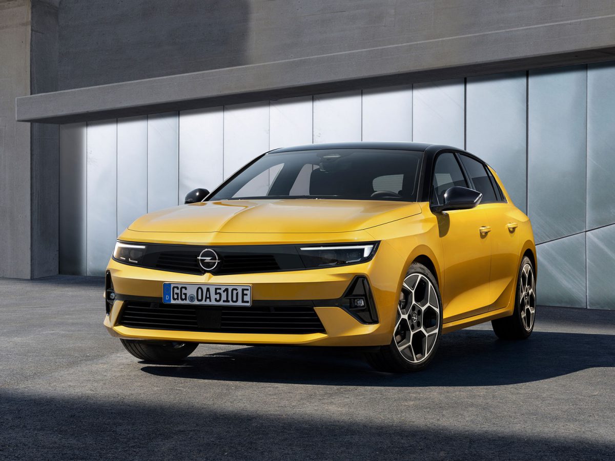 Opel Astra 2021 01