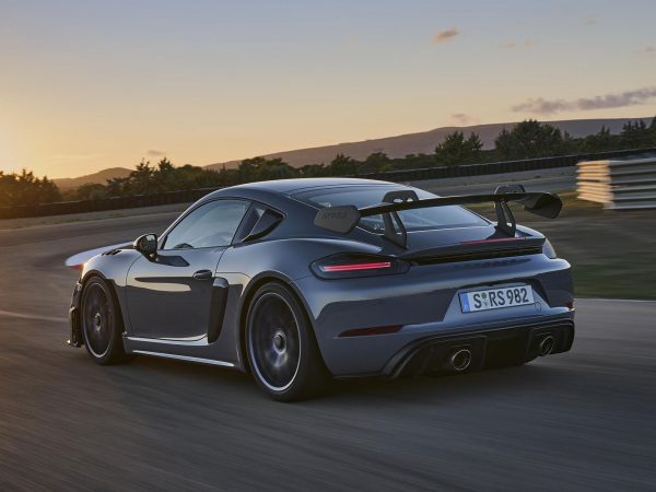 Porsche Cayman GT4 RS 2021 02