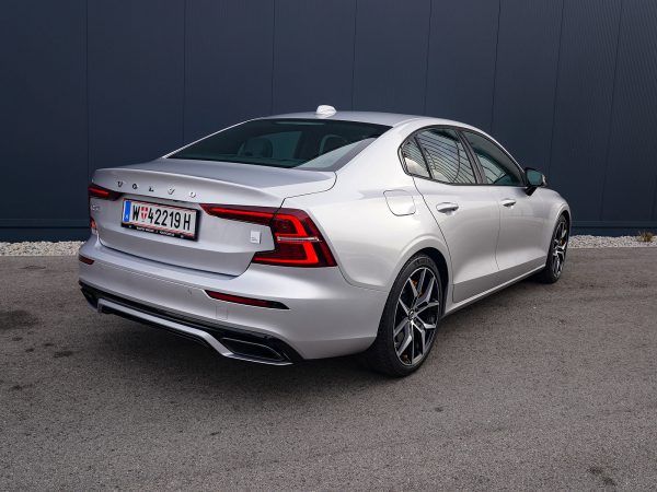 Volvo S60 T8 AWD Recharge Polestar Engineered