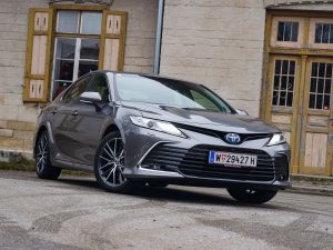 Toyota Camry 2,5 Hybrid VIP