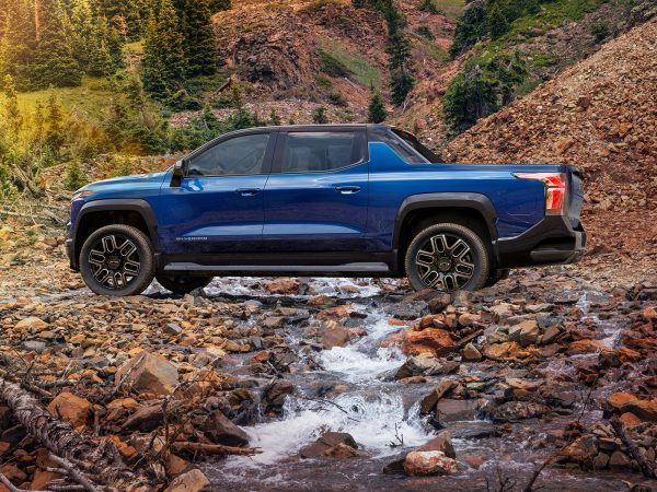 Chevrolet Silverado EV 2022 03