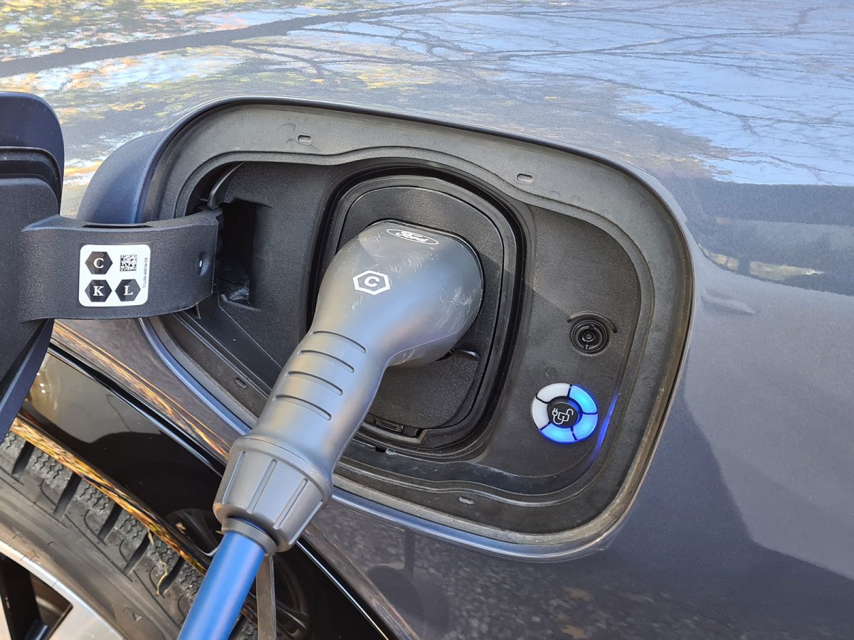 Elektroauto Ladeanschluss 1