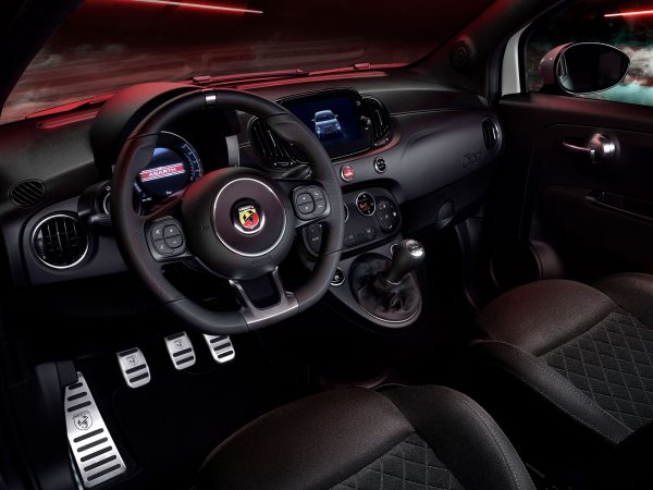 Abarth 695 2022 03