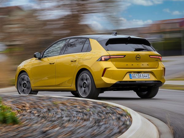 Opel Astra PHEV 2022 02