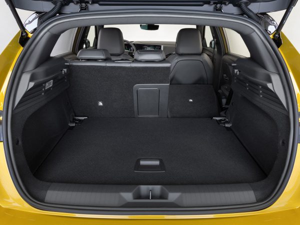 Opel Astra PHEV 2022 04