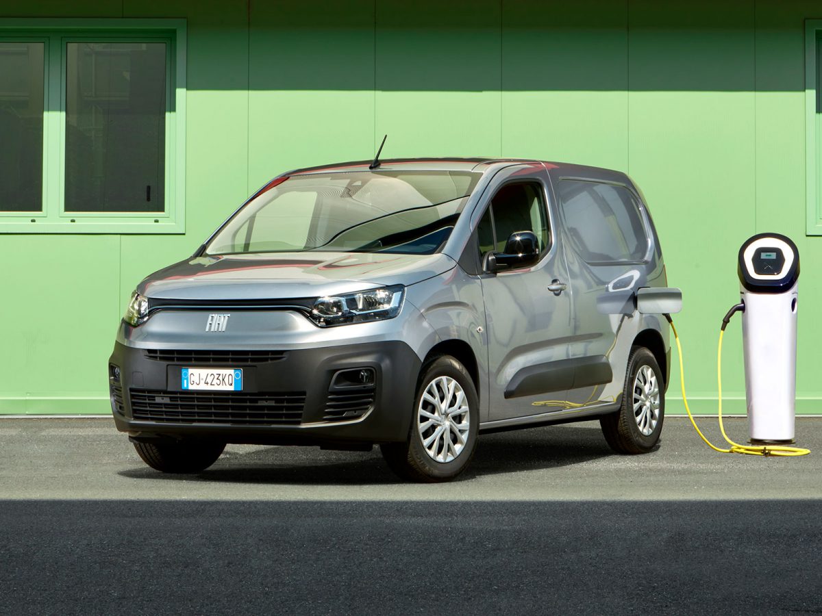Fiat Doblo 2022 01