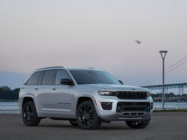 Jeep Grand Cherokee 30th 2022 01