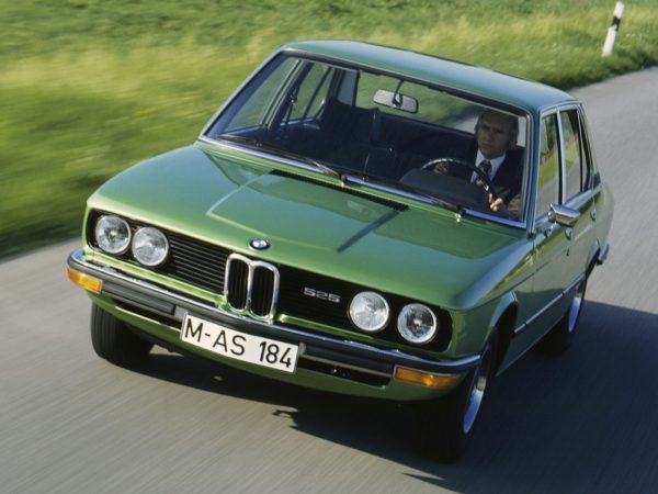P90058370 highRes bmw 525 1st generati
