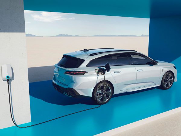 Peugeot e 308 2022 02