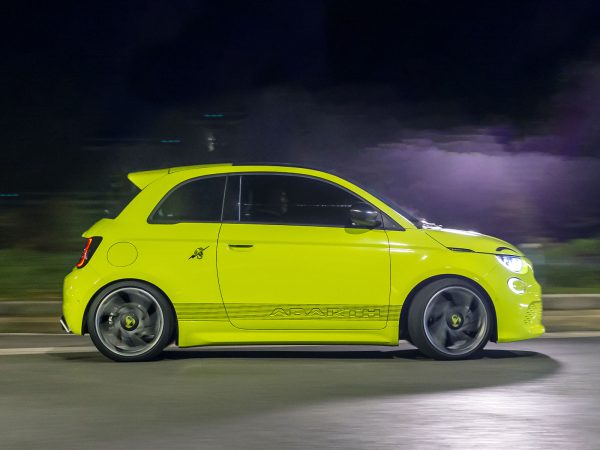 Abarth 500e 2022 03