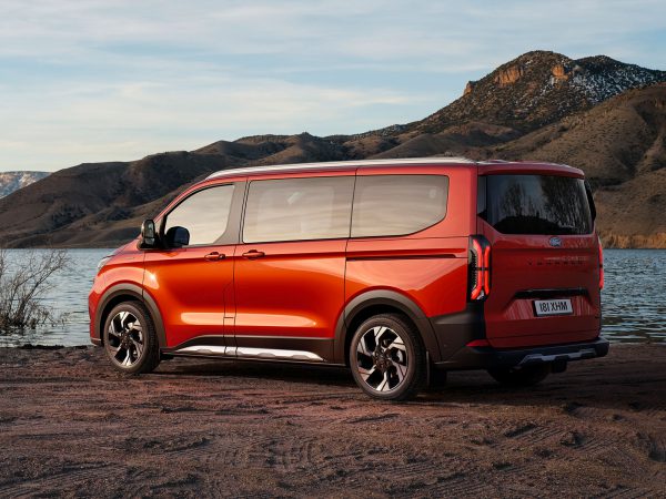 Ford Tourneo Custom E 2022 02