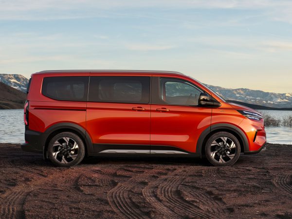 Ford Tourneo Custom E 2022 03