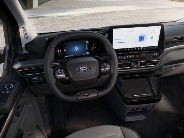 Ford Tourneo Custom E 2022 04