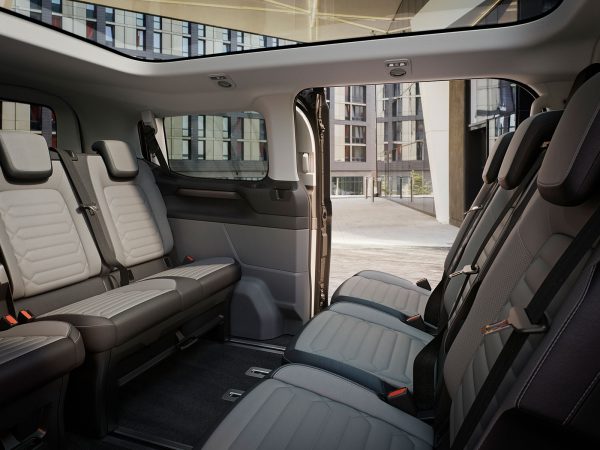 Ford Tourneo Custom E 2022 05