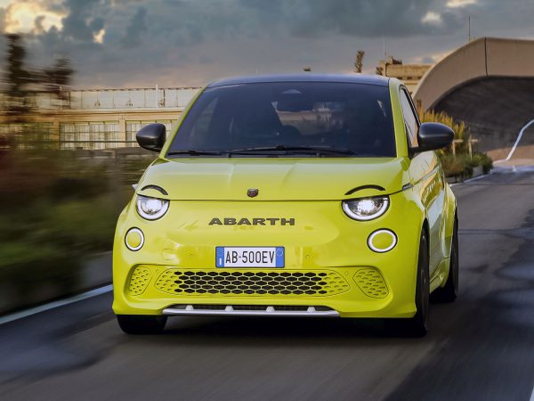 Abarth 500e 2022 01
